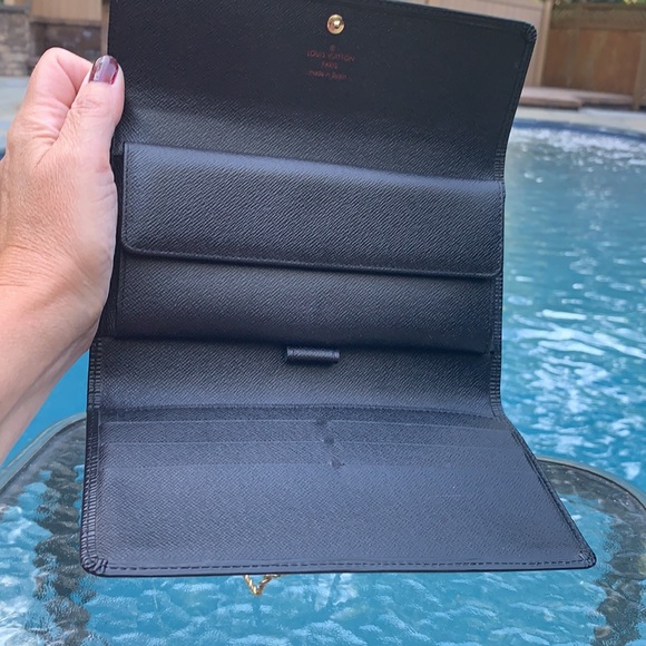 Preowned Louis Vuitton Black EPI Sarah Wallet - Picture 8 of 12
